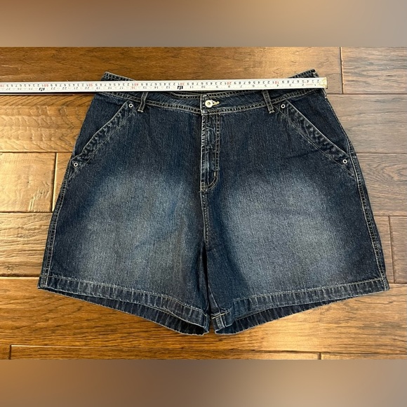 Route 66 Women’s Sz 20W Jean Shorts Bermuda Dark Wash Mid Rise - Picture 2 of 7